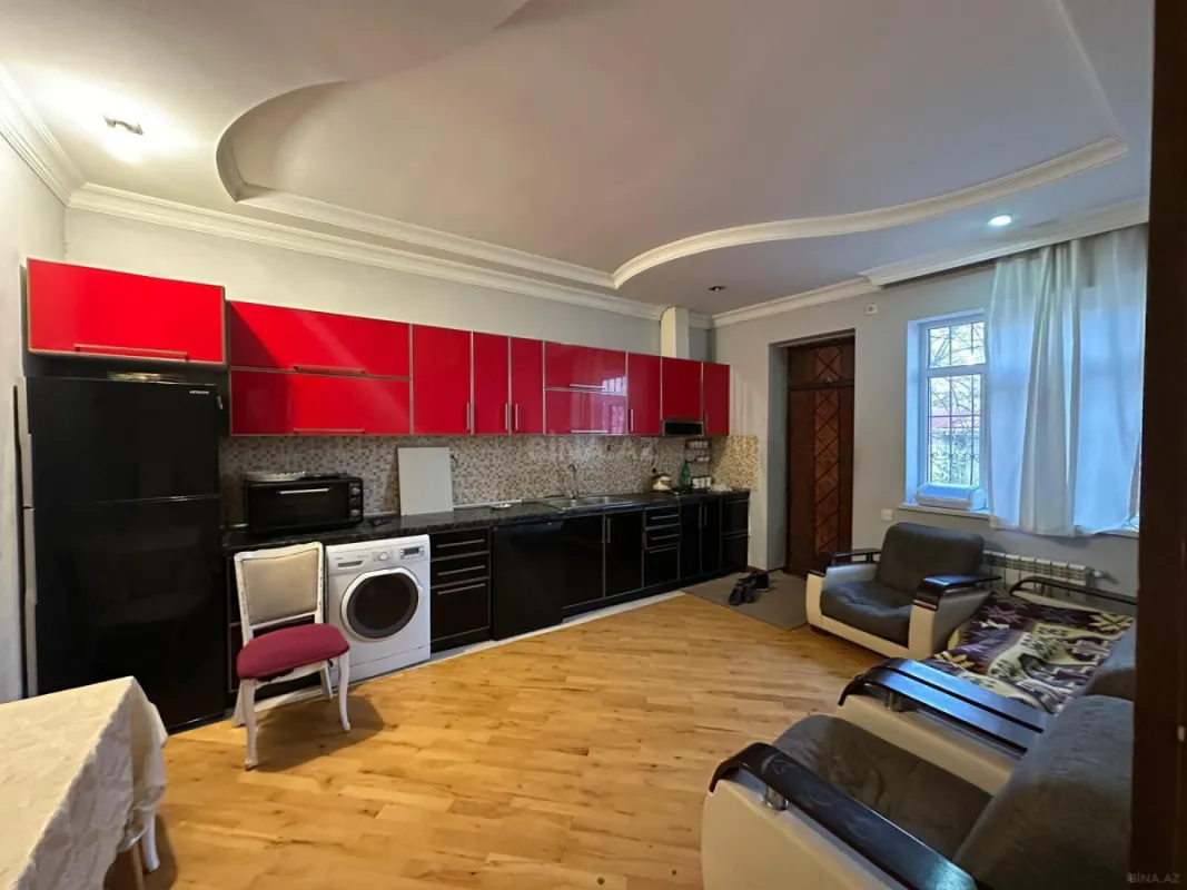 Kirayə verilir 6 otaqlı həyət evi 300 m²