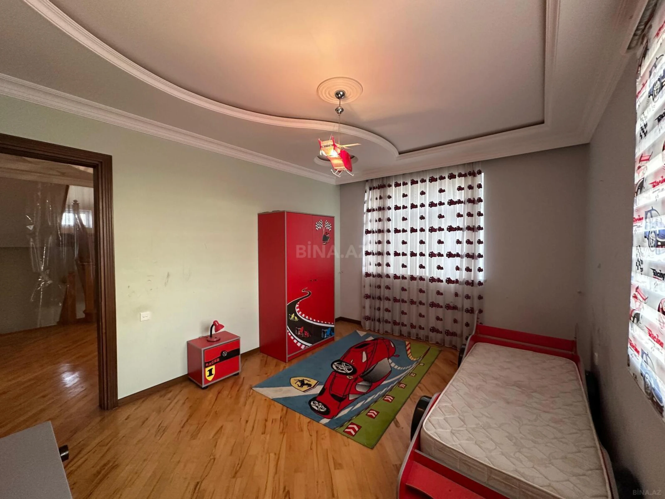 Kirayə verilir 6 otaqlı həyət evi 300 m²