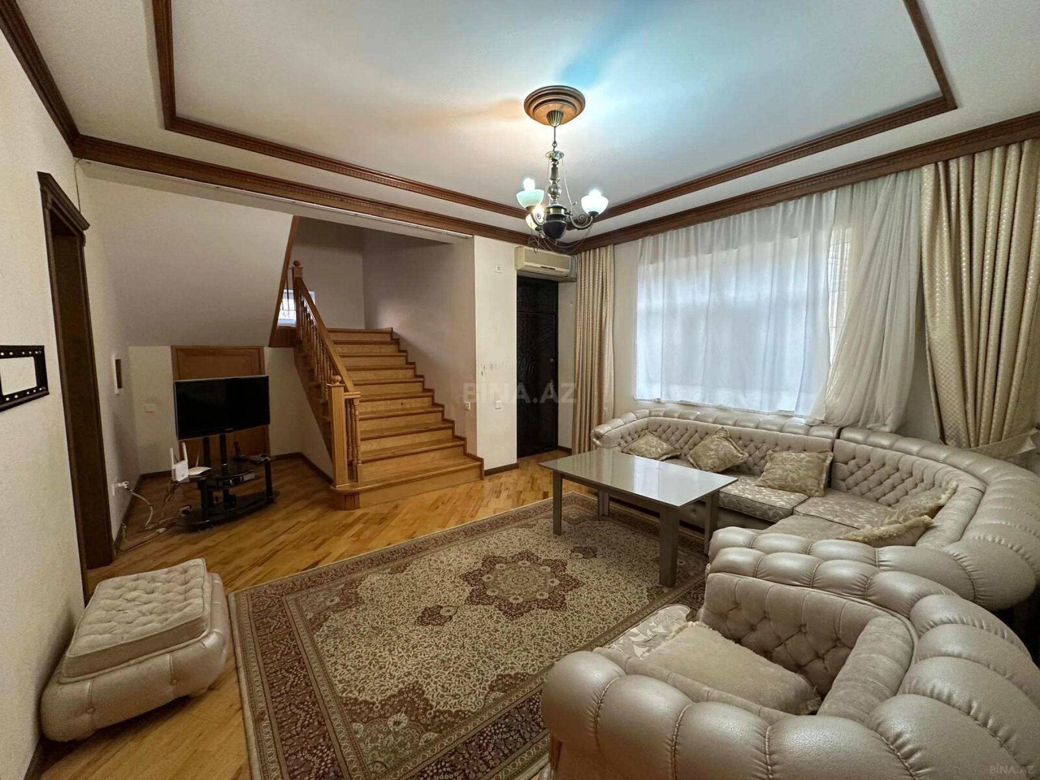 Kirayə verilir 6 otaqlı həyət evi 300 m²