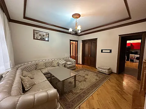 Kirayə verilir 6 otaqlı həyət evi 300 m²