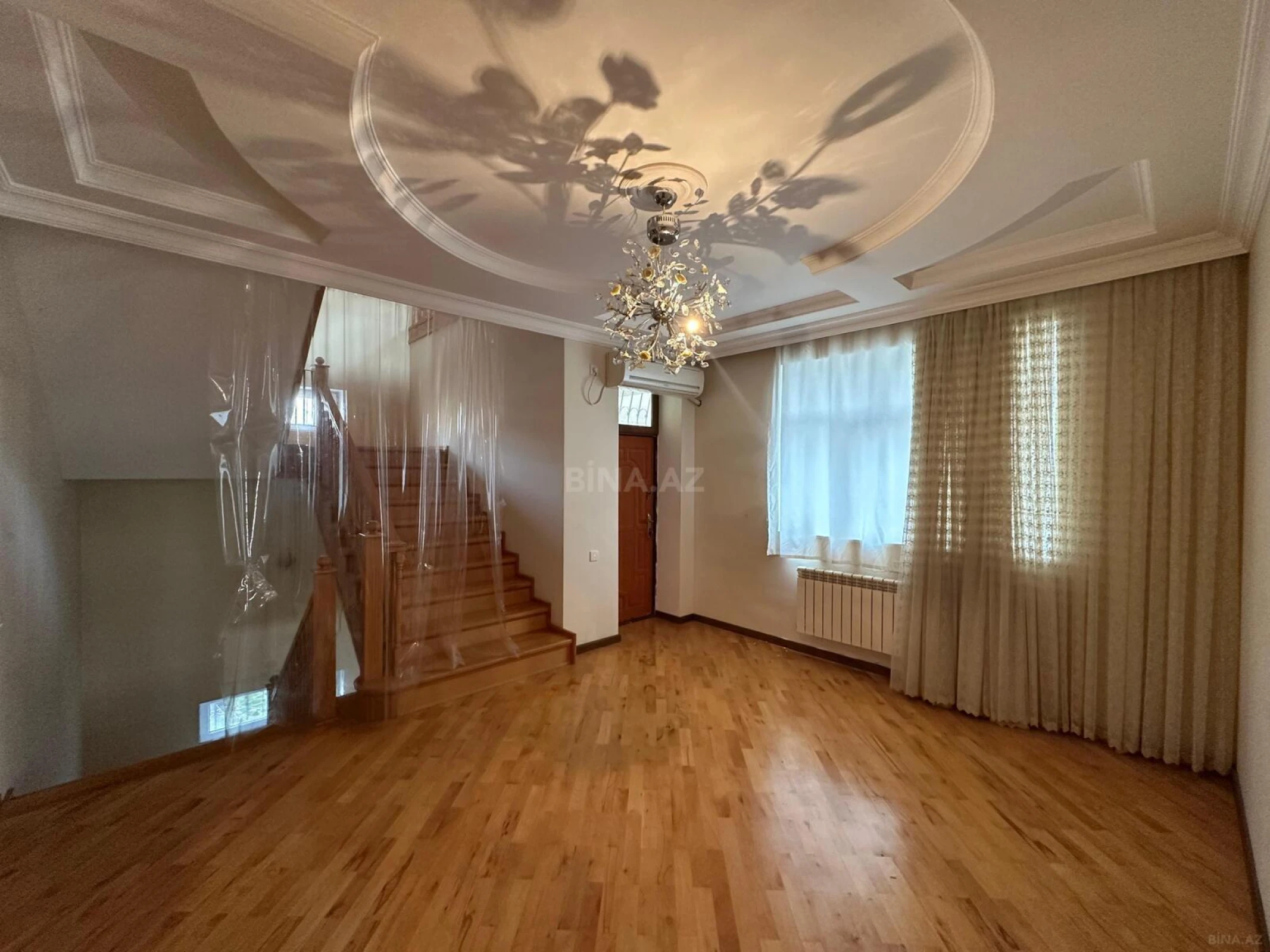 Kirayə verilir 6 otaqlı həyət evi 300 m²