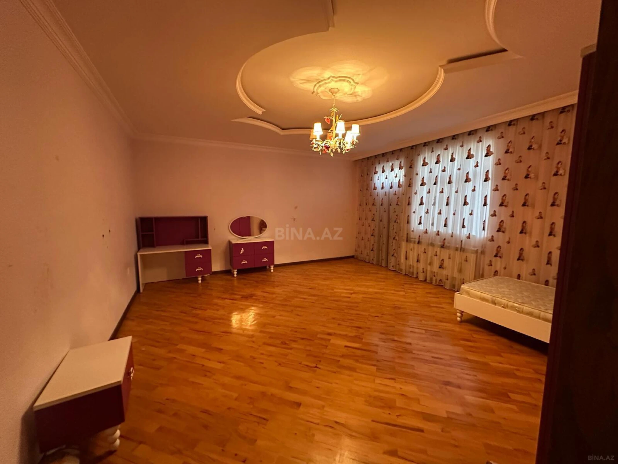 Kirayə verilir 6 otaqlı həyət evi 300 m²
