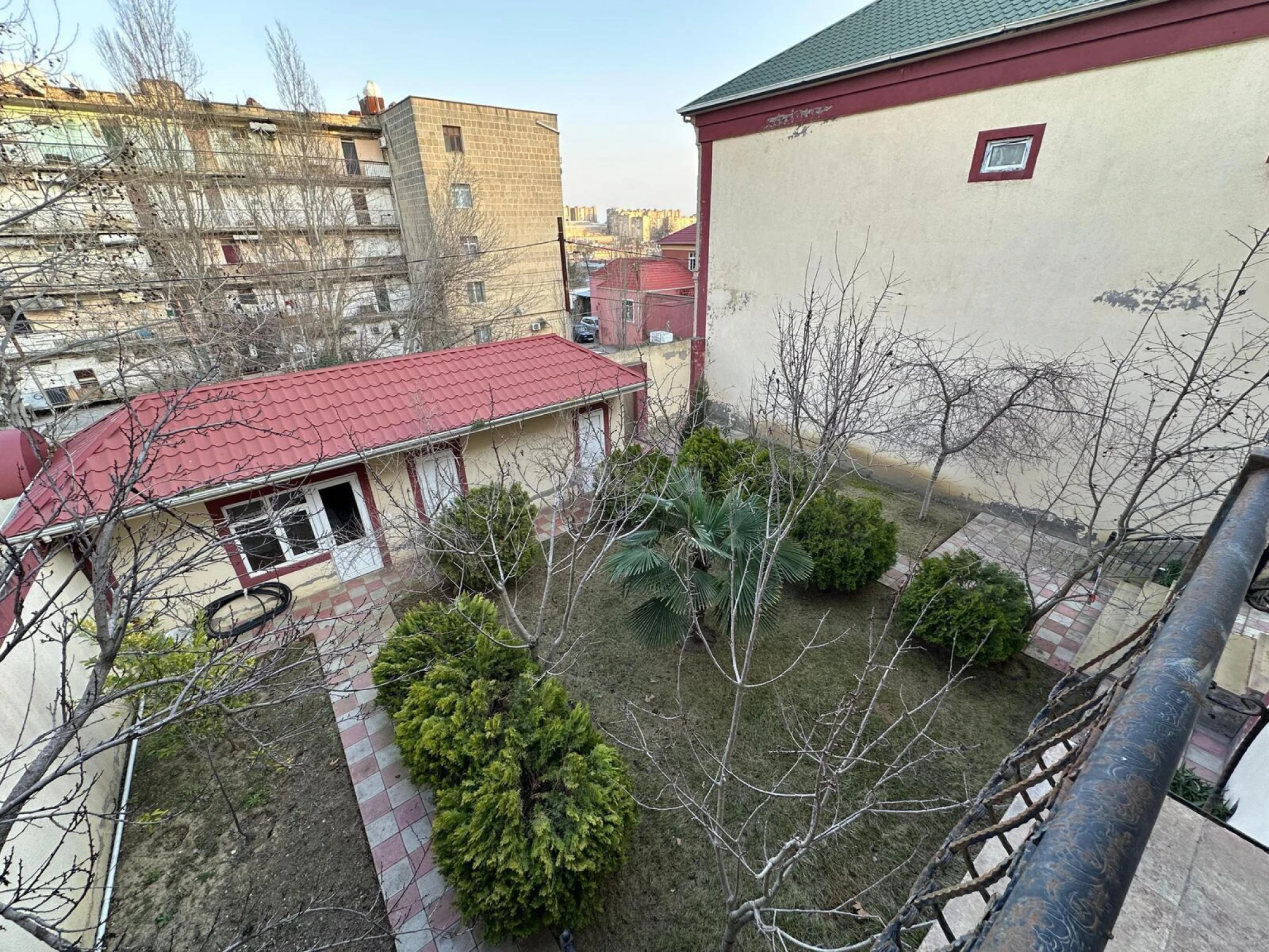 Kirayə verilir 6 otaqlı həyət evi 300 m²