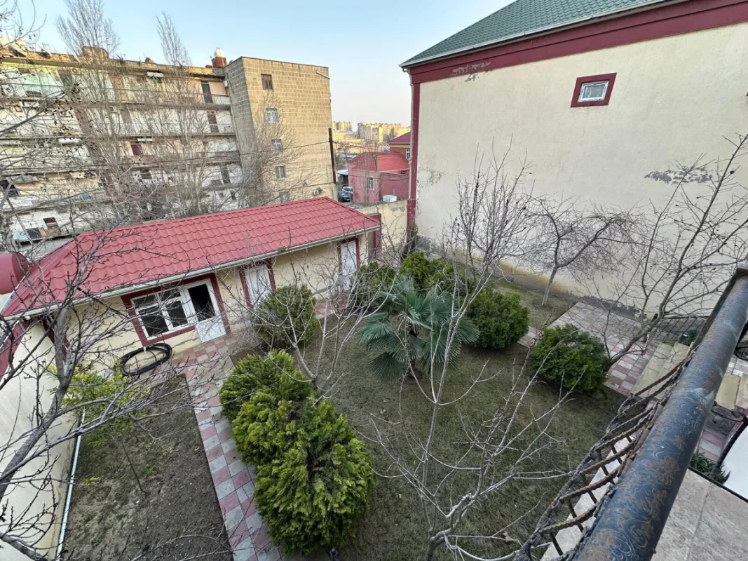 Kirayə verilir 6 otaqlı həyət evi 300 m²