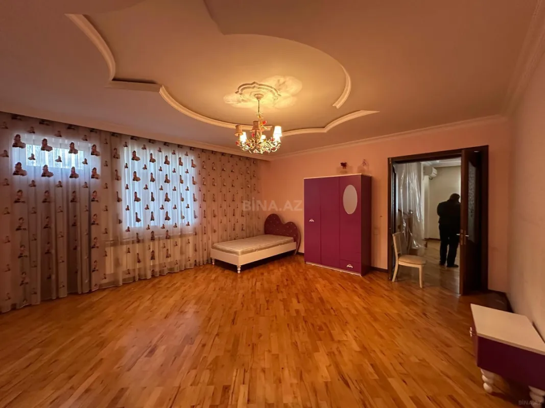 Kirayə verilir 6 otaqlı həyət evi 300 m²