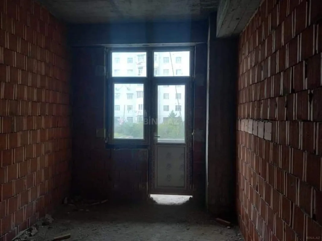 Satılır 2 otaqlı mənzil 82 m²