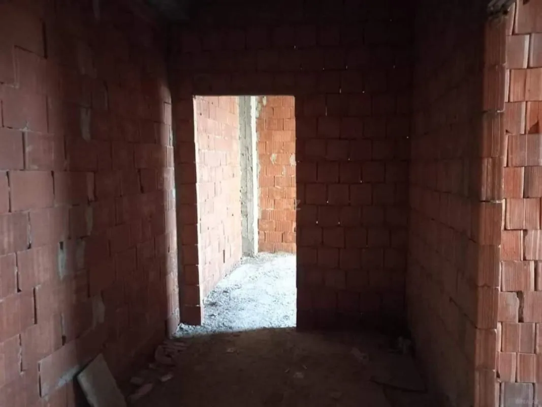 Satılır 2 otaqlı mənzil 82 m²
