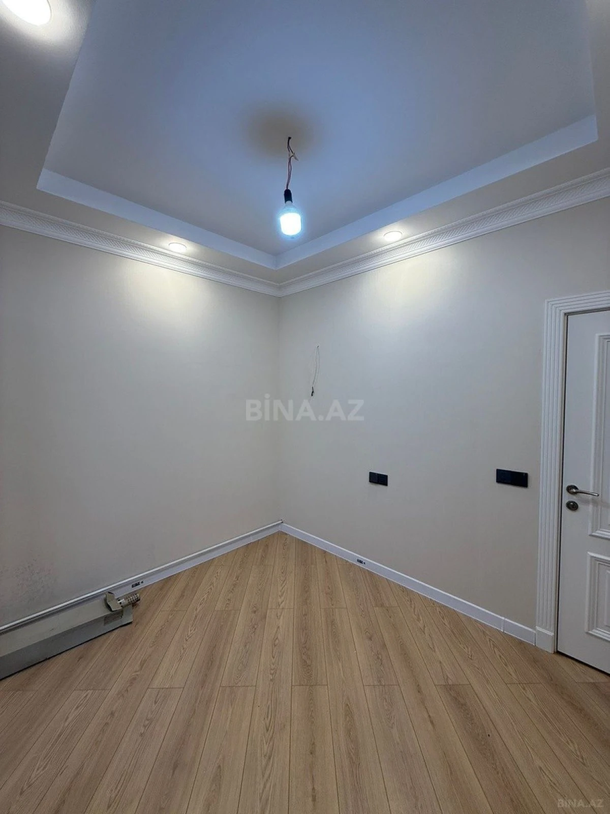 Satılır 2 otaqlı mənzil 98 m²