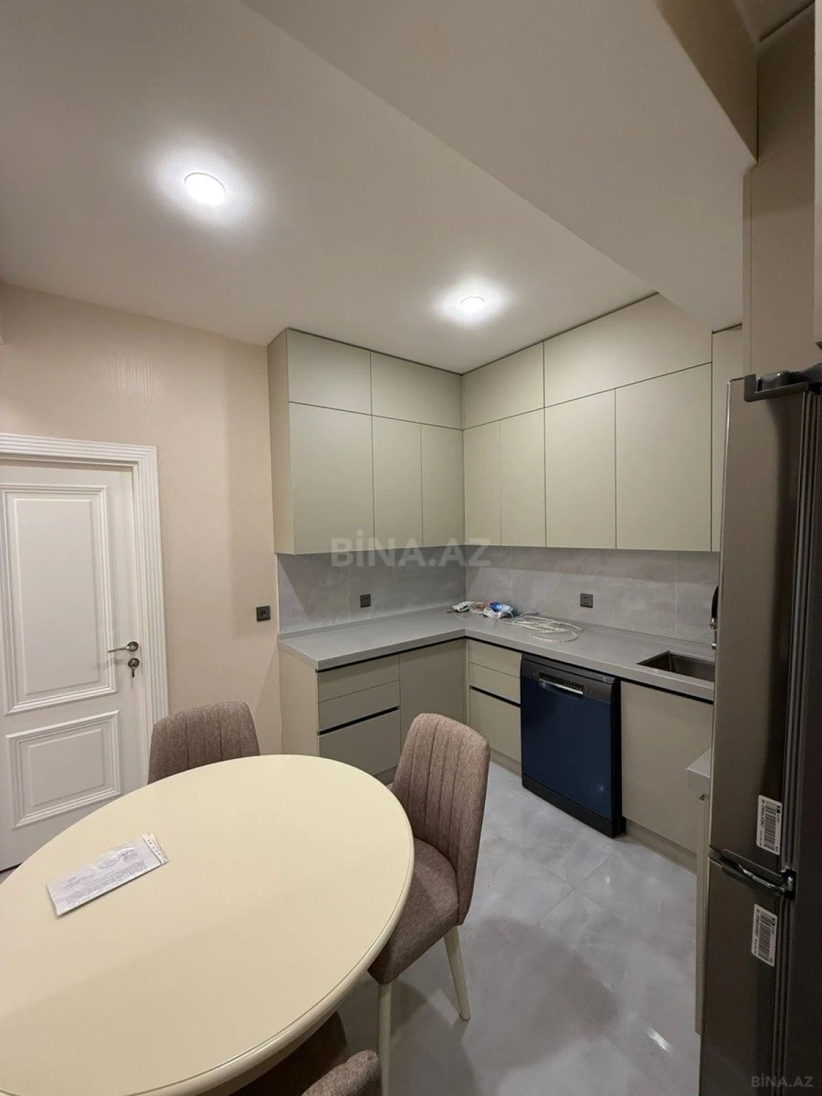 Satılır 2 otaqlı mənzil 98 m²