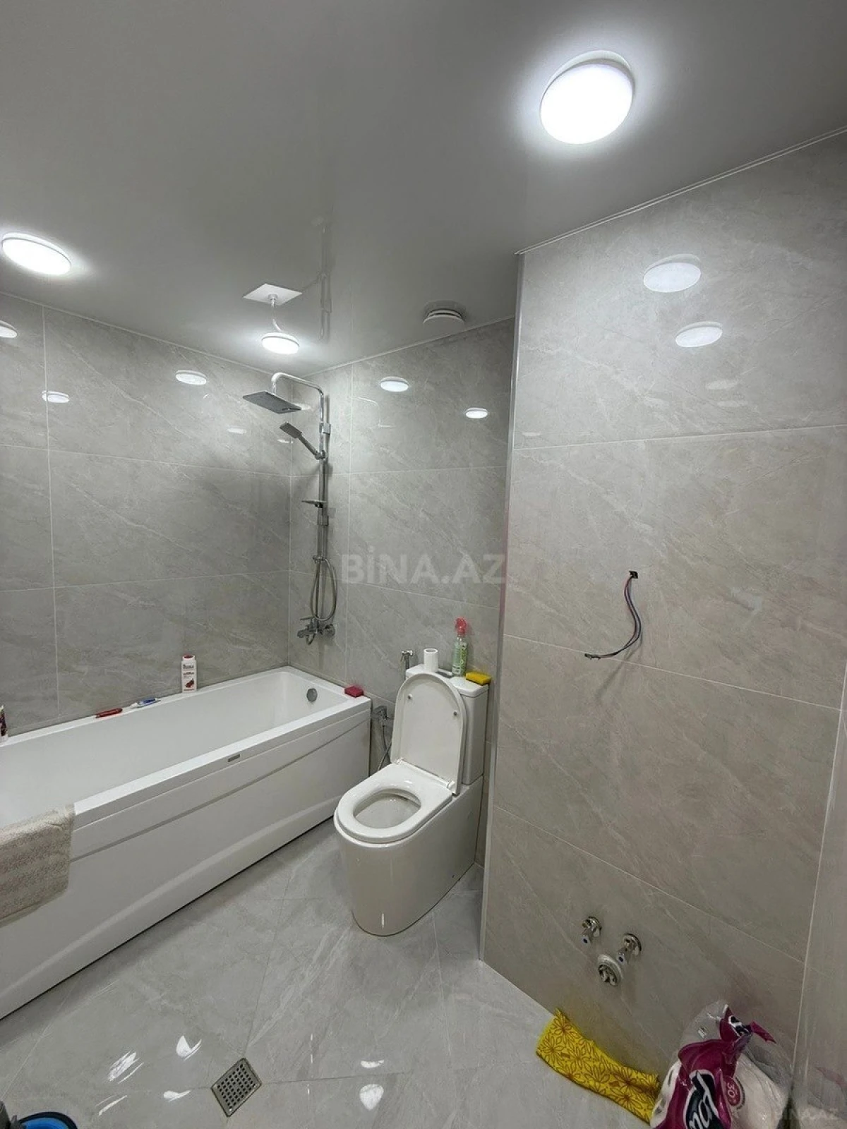 Satılır 2 otaqlı mənzil 98 m²