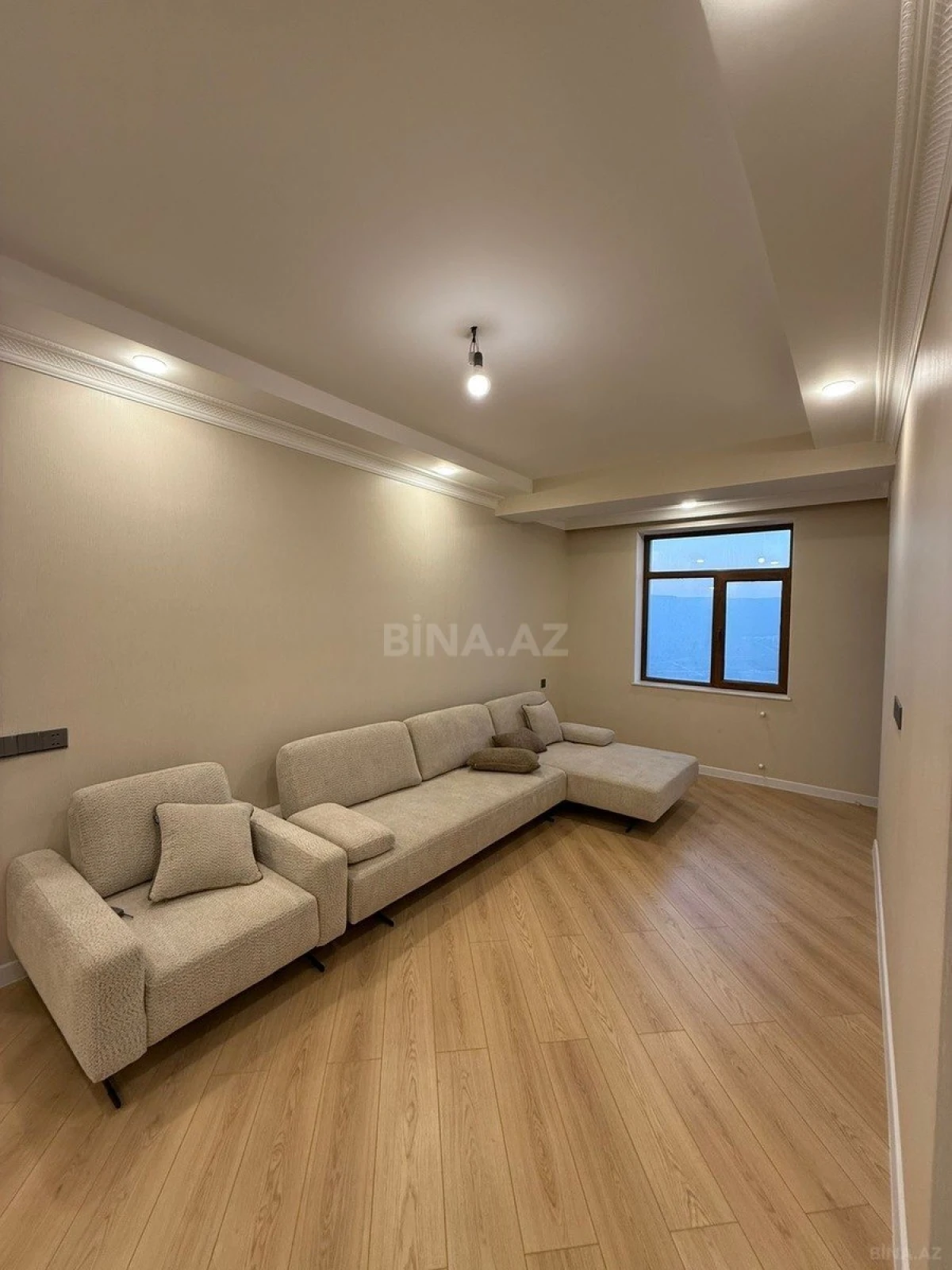 Satılır 2 otaqlı mənzil 98 m²