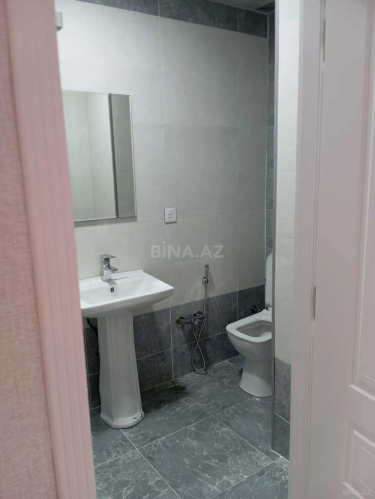 Kirayə verilir 2 otaqlı mənzil 66 m²