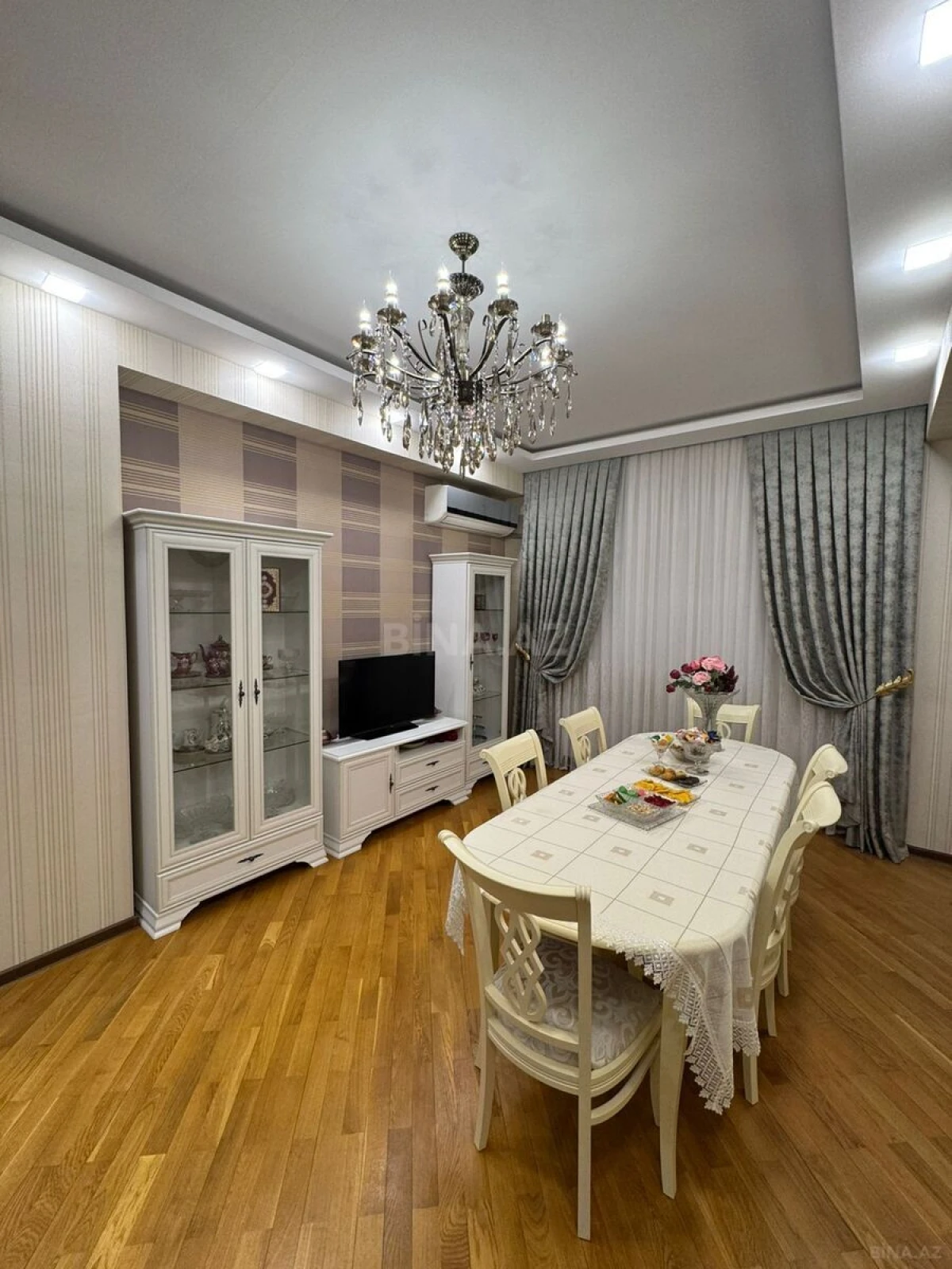 Satılır 3 otaqlı mənzil 104 m²