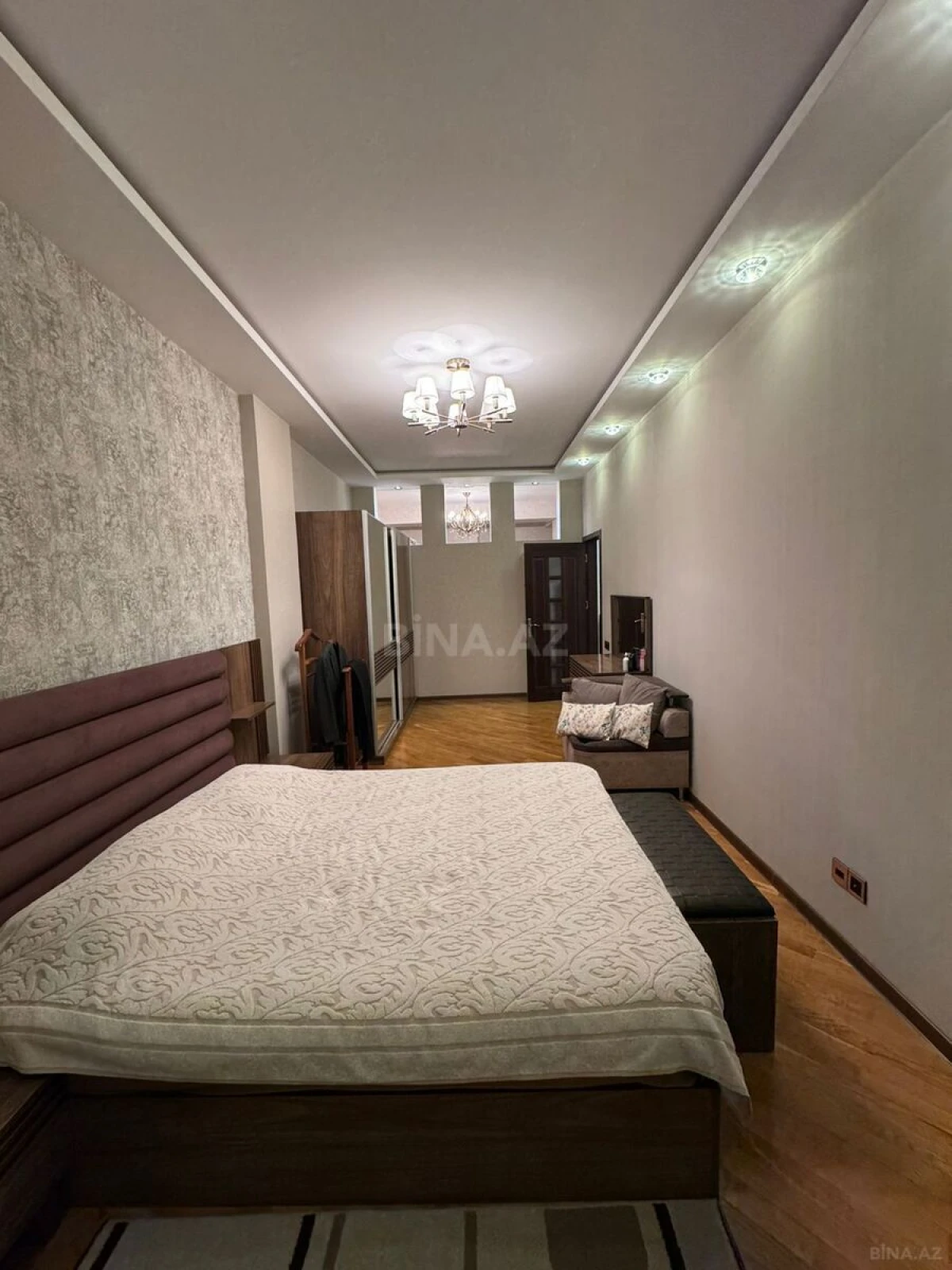 Satılır 3 otaqlı mənzil 104 m²