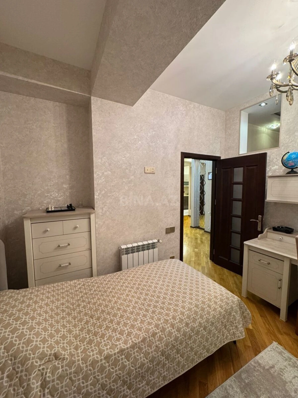 Satılır 3 otaqlı mənzil 104 m²