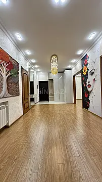 Satılır 3 otaqlı mənzil 136 m²