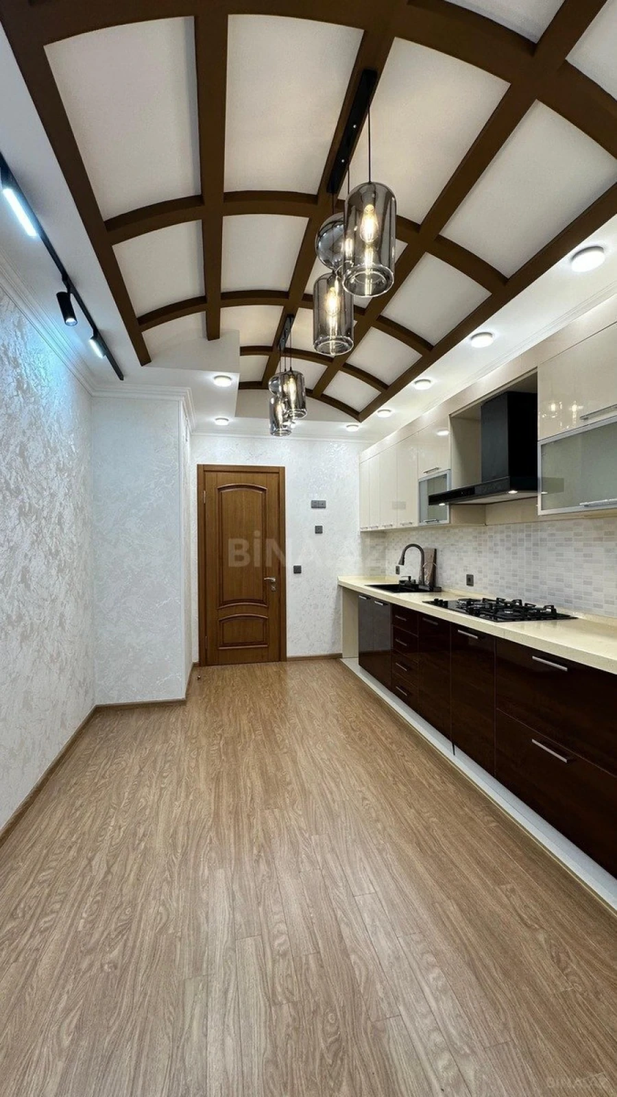 Satılır 3 otaqlı mənzil 136 m²