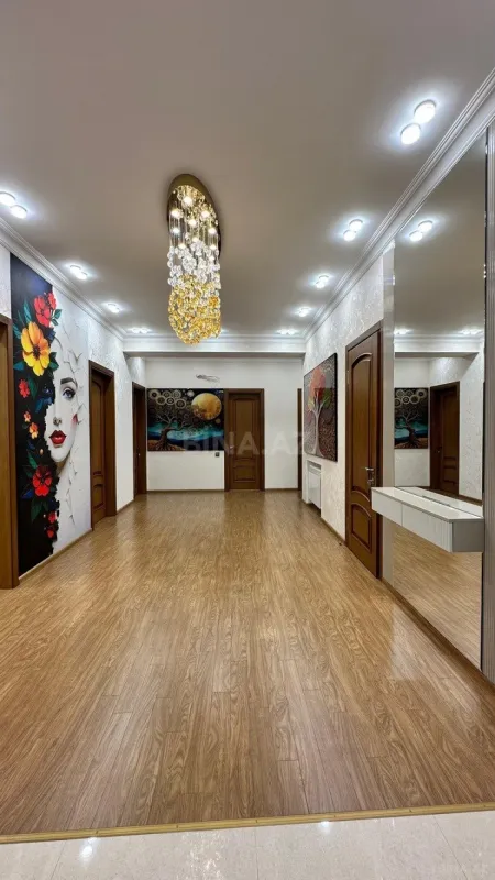 Satılır 3 otaqlı mənzil 136 m²