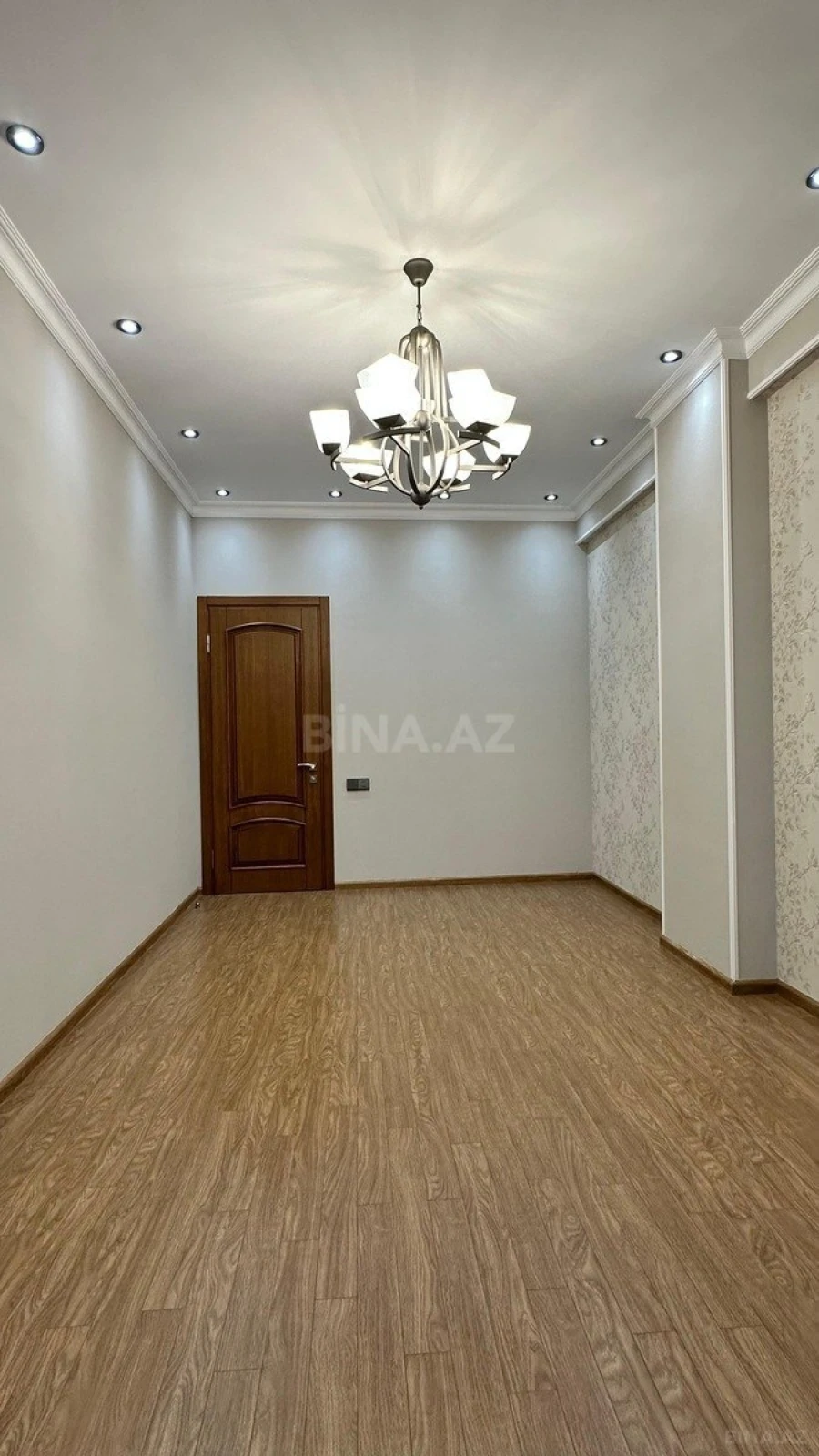 Satılır 3 otaqlı mənzil 136 m²