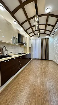 Satılır 3 otaqlı mənzil 136 m²