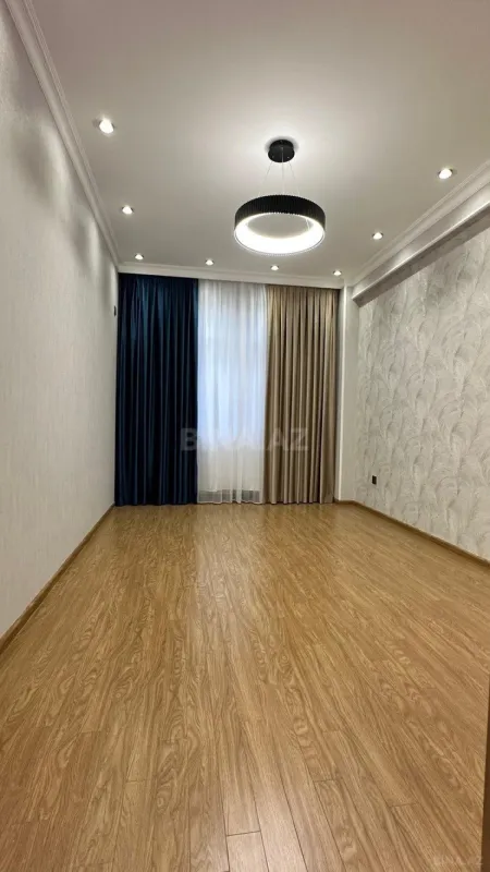 Satılır 3 otaqlı mənzil 136 m²