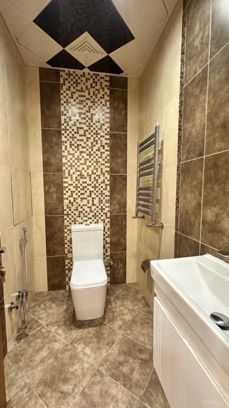 Satılır 3 otaqlı mənzil 136 m²