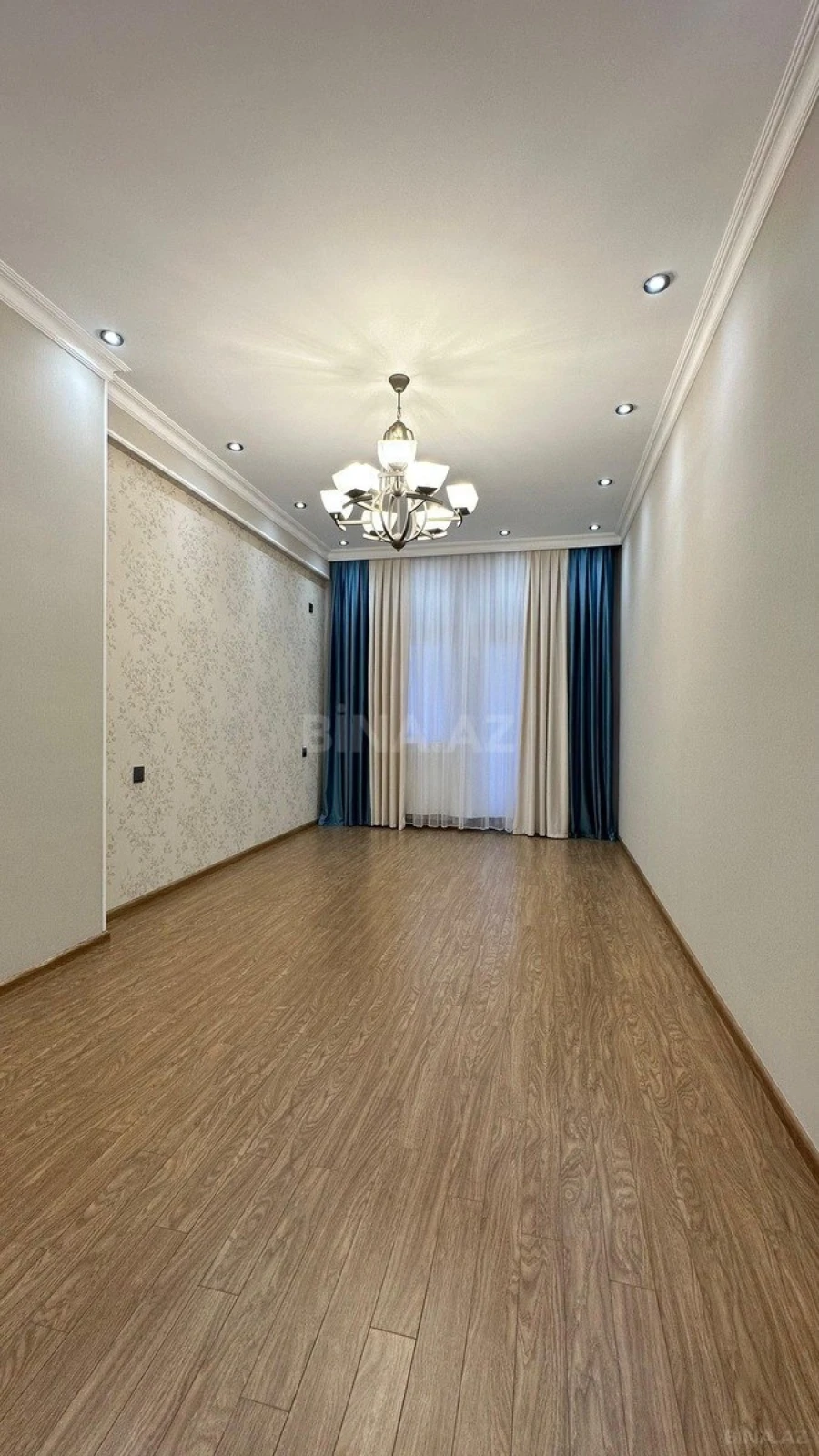 Satılır 3 otaqlı mənzil 136 m²