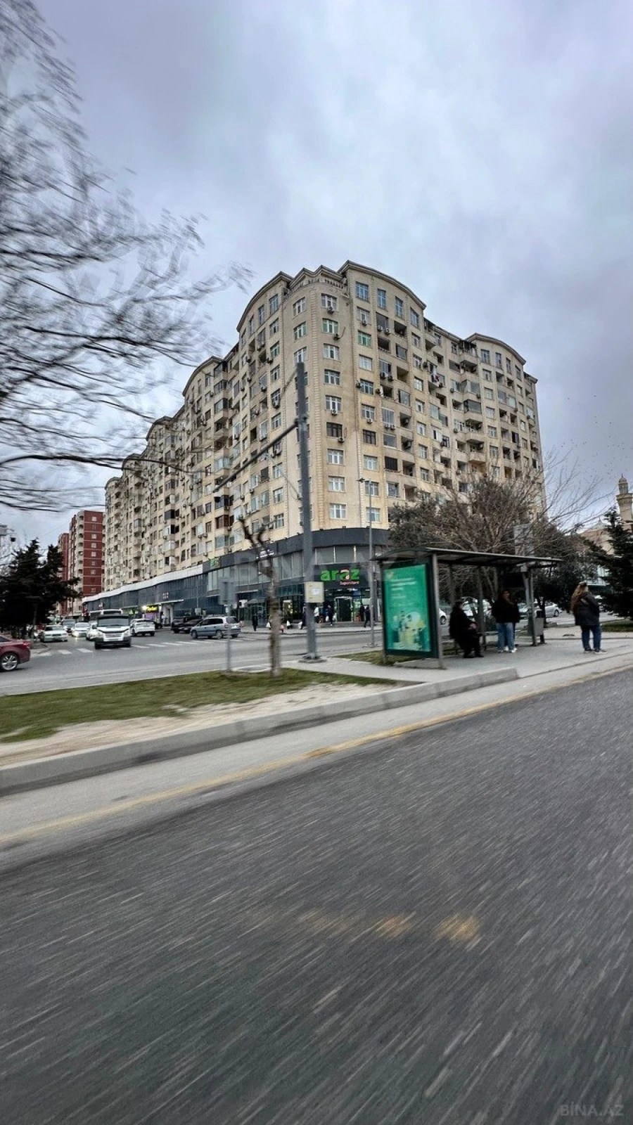 Satılır 3 otaqlı mənzil 136 m²