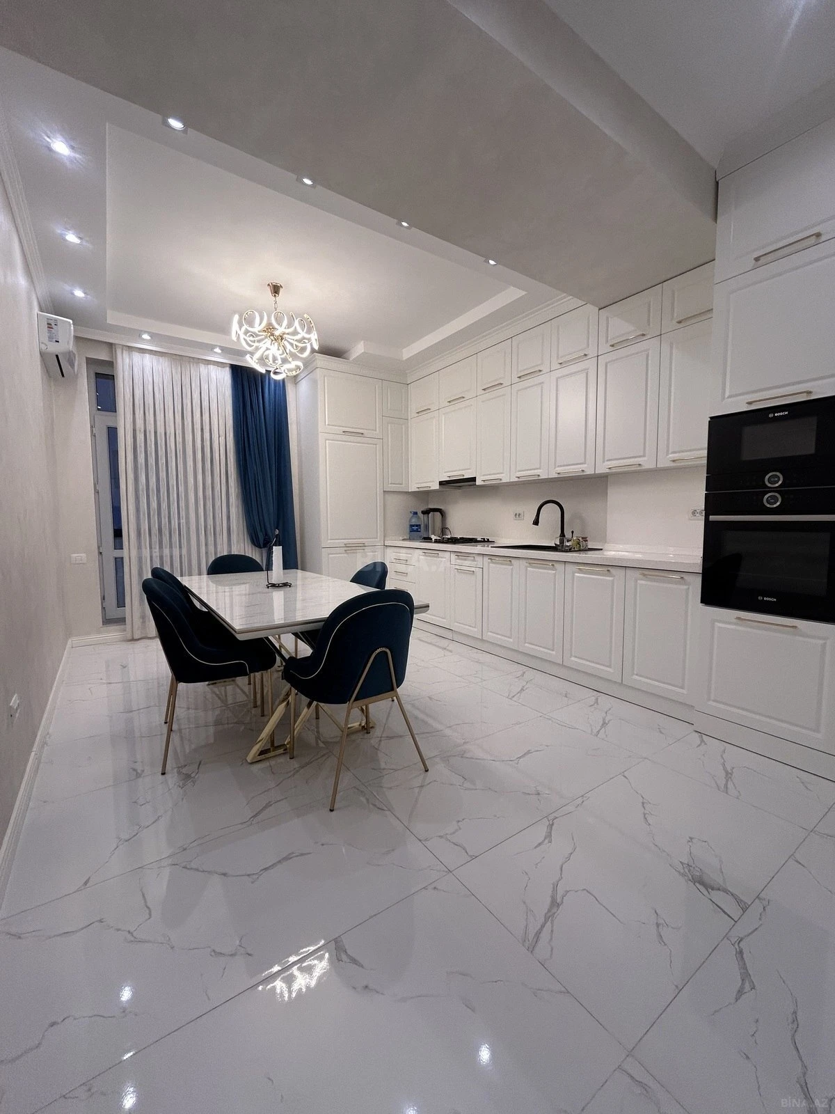 Kirayə verilir 3 otaqlı mənzil 140 m²