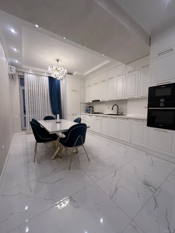 Kirayə verilir 3 otaqlı mənzil 140 m²