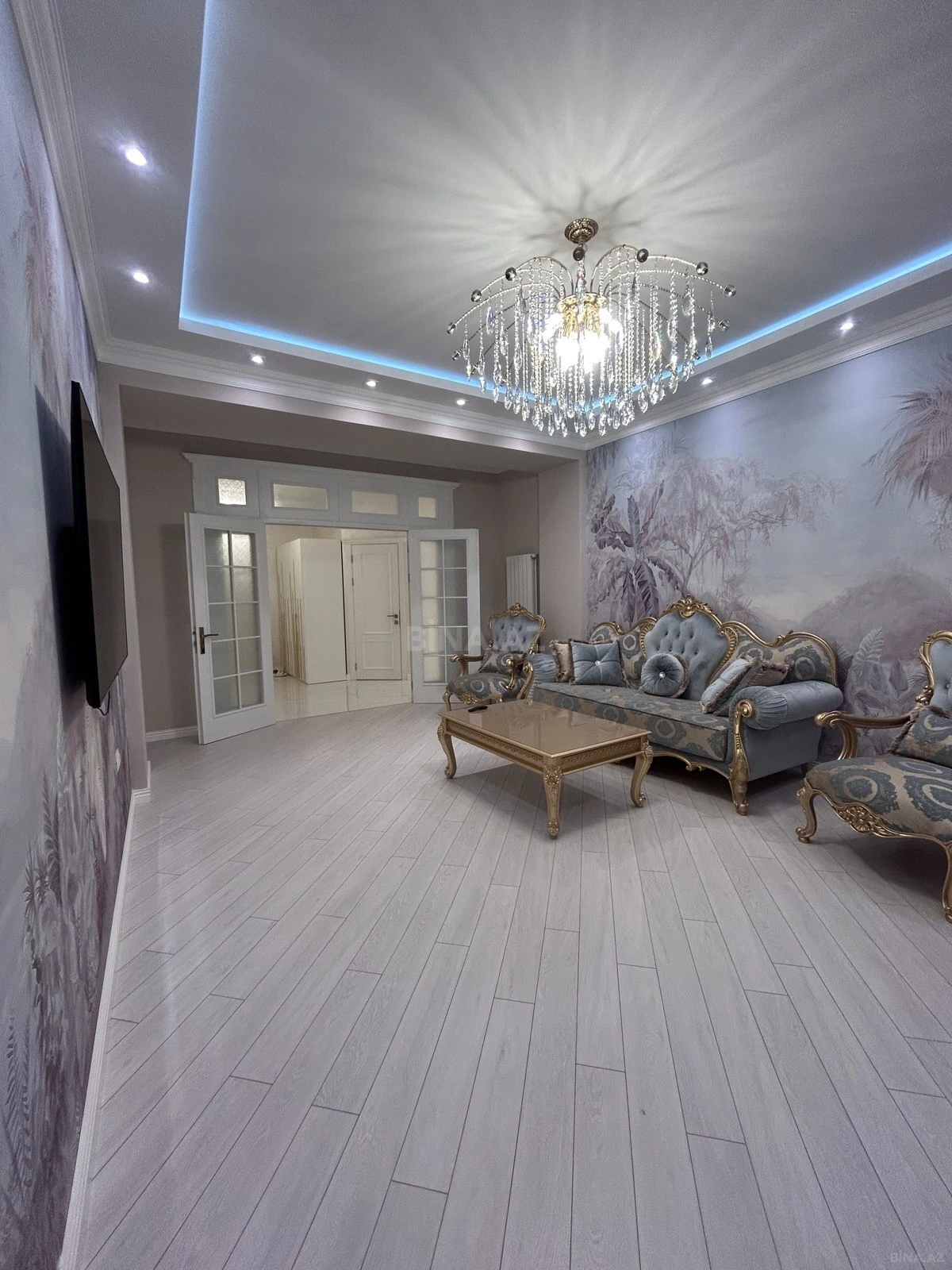 Kirayə verilir 3 otaqlı mənzil 140 m²