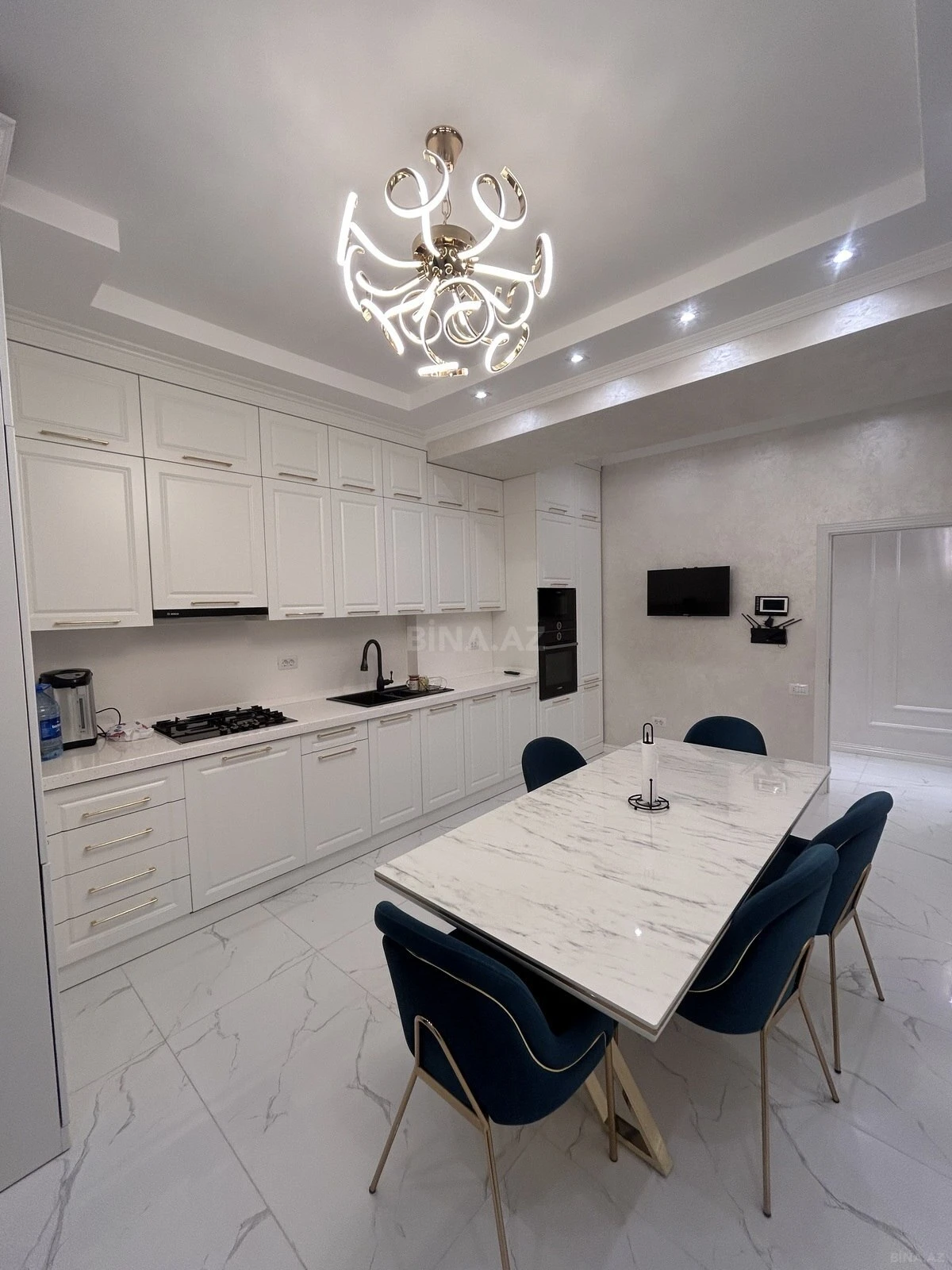 Kirayə verilir 3 otaqlı mənzil 140 m²