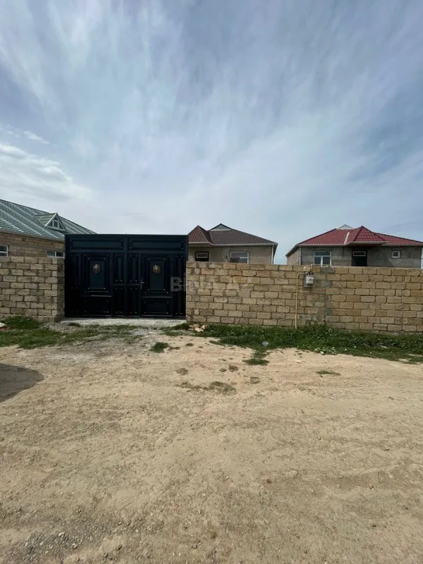 Satılır 3 otaqlı həyət evi 100 m²