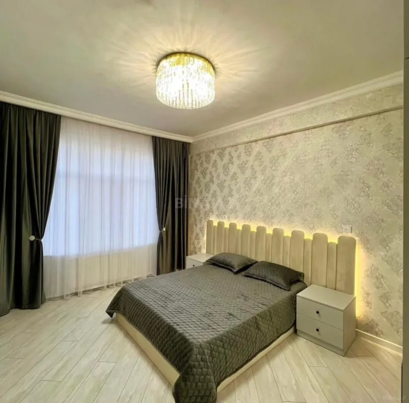 Satılır 2 otaqlı mənzil 98 m²
