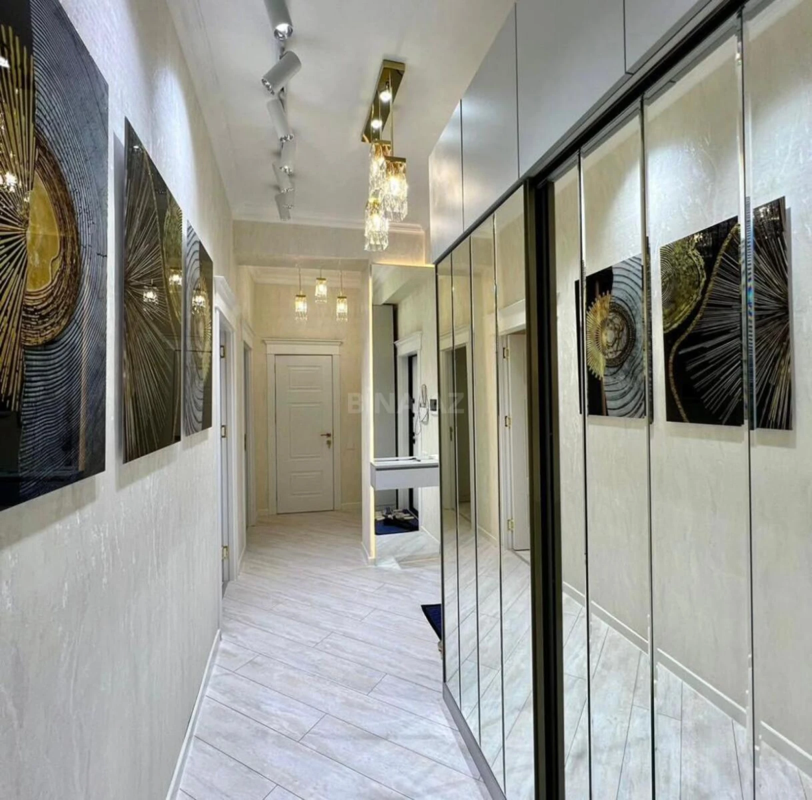 Satılır 2 otaqlı mənzil 98 m²