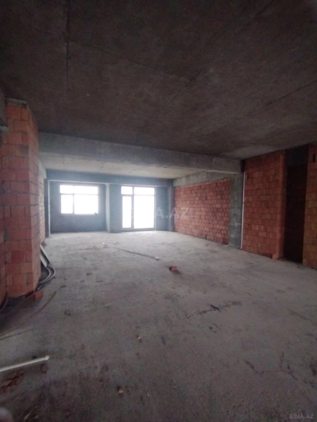 Satılır 3 otaqlı mənzil 155 m²