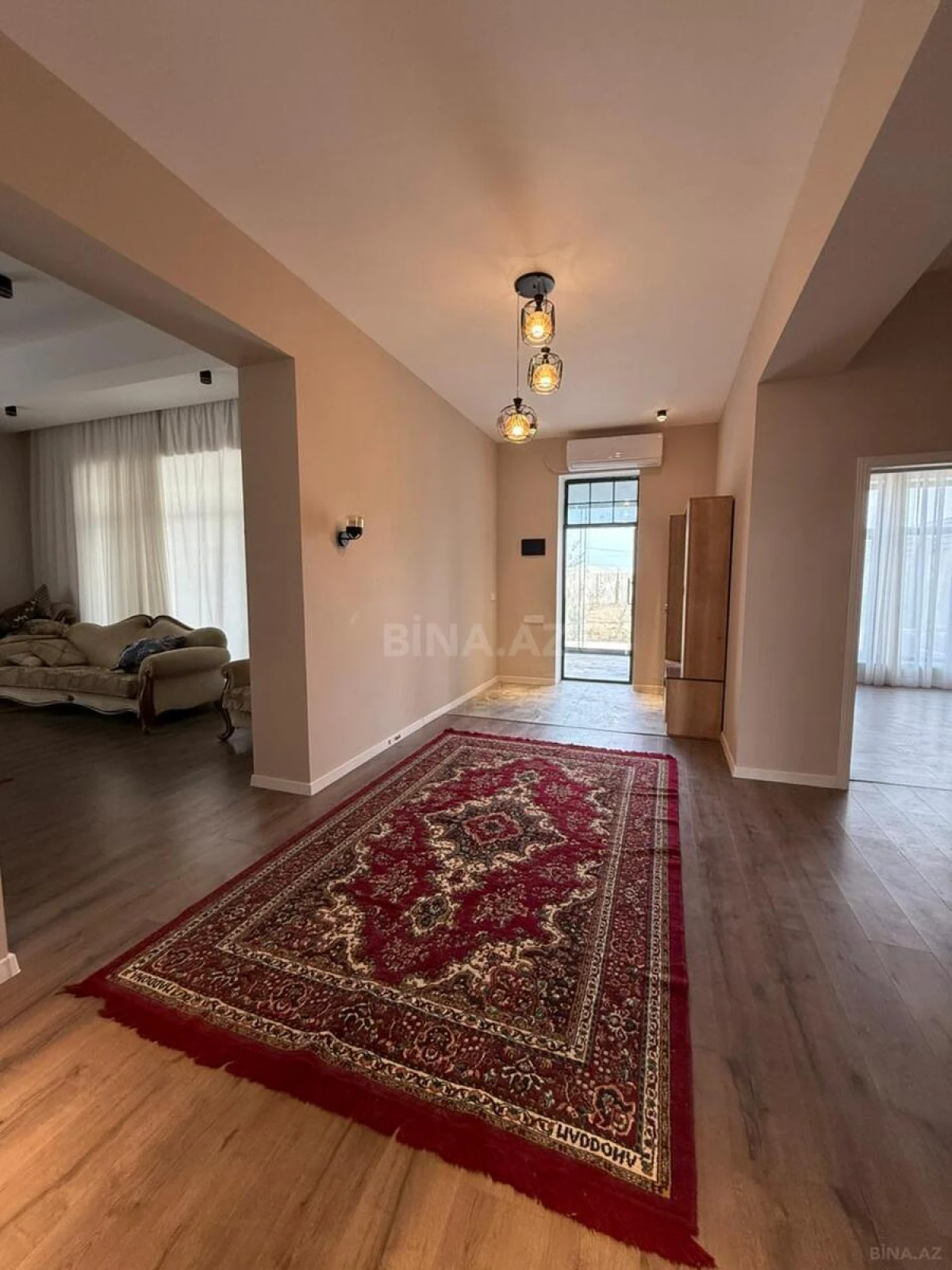 Satılır 4 otaqlı həyət evi 250 m²