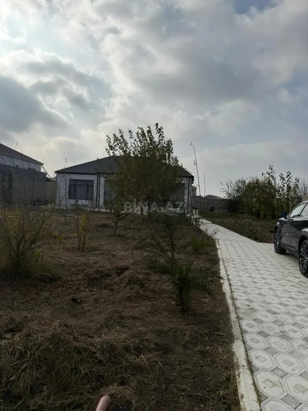 Satılır 4 otaqlı həyət evi 250 m²
