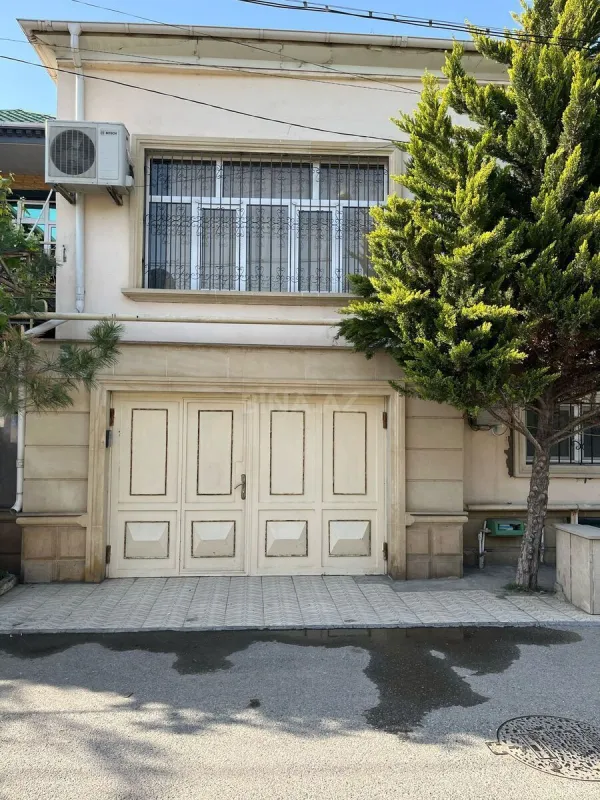 Satılır 4 otaqlı həyət evi 200 m²