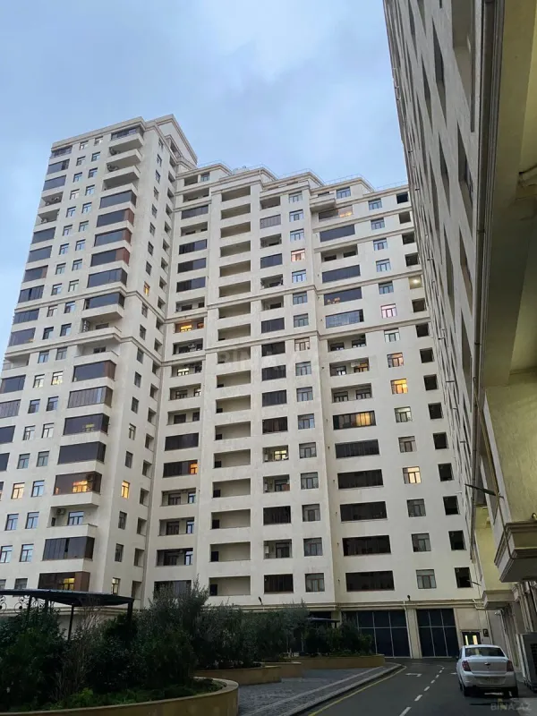 Satılır 3 otaqlı mənzil 137 m²