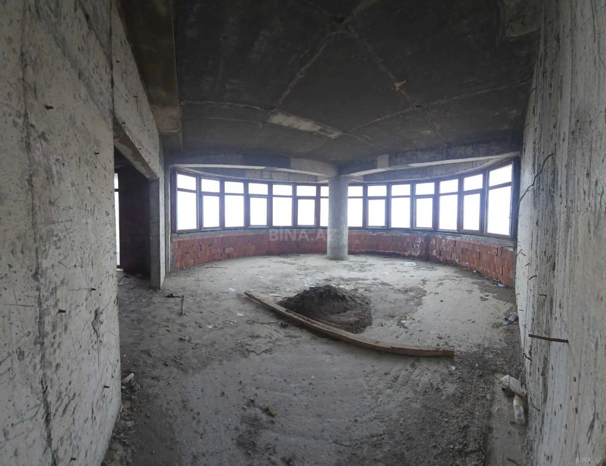 Satılır 3 otaqlı mənzil 137 m²