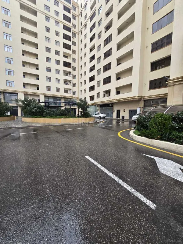 Satılır 3 otaqlı mənzil 137 m²