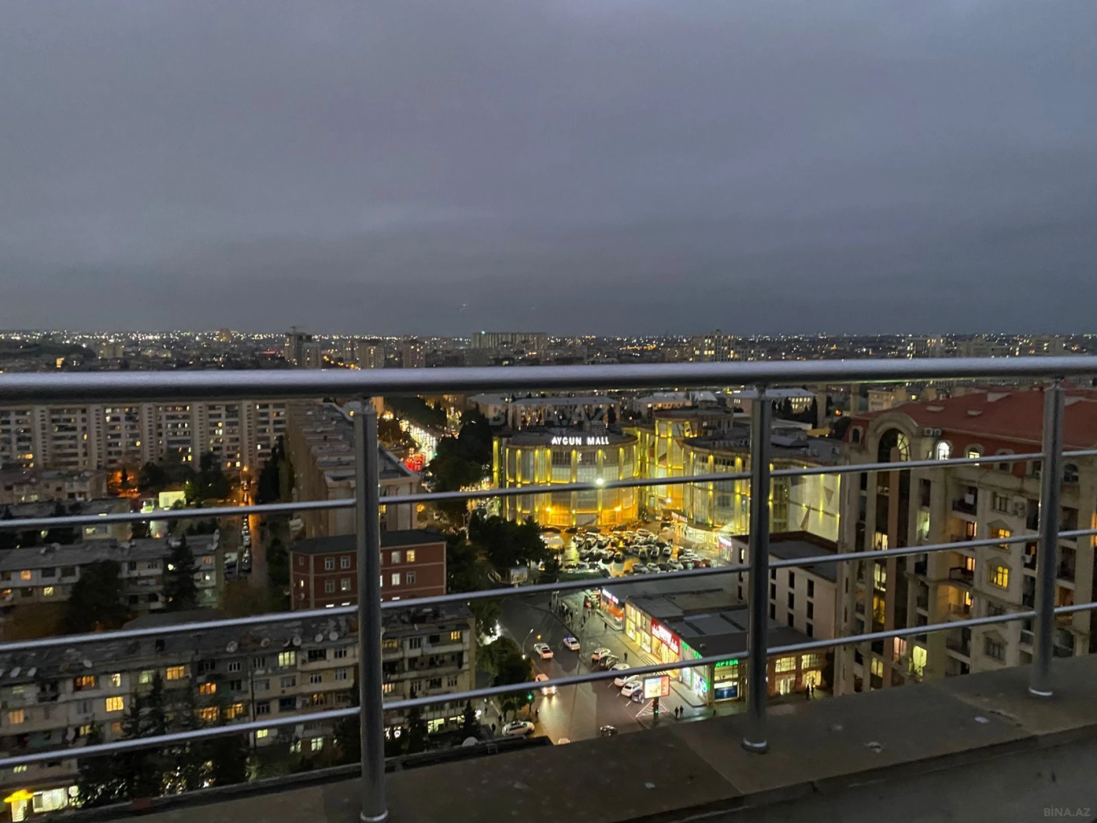 Satılır 3 otaqlı mənzil 137 m²