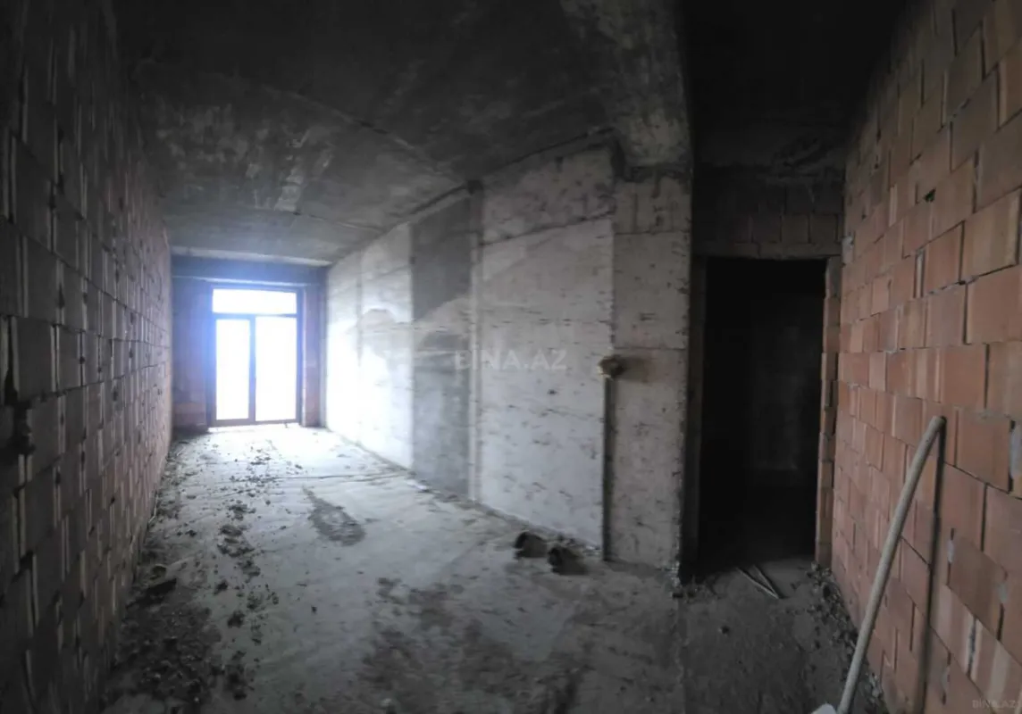 Satılır 3 otaqlı mənzil 137 m²