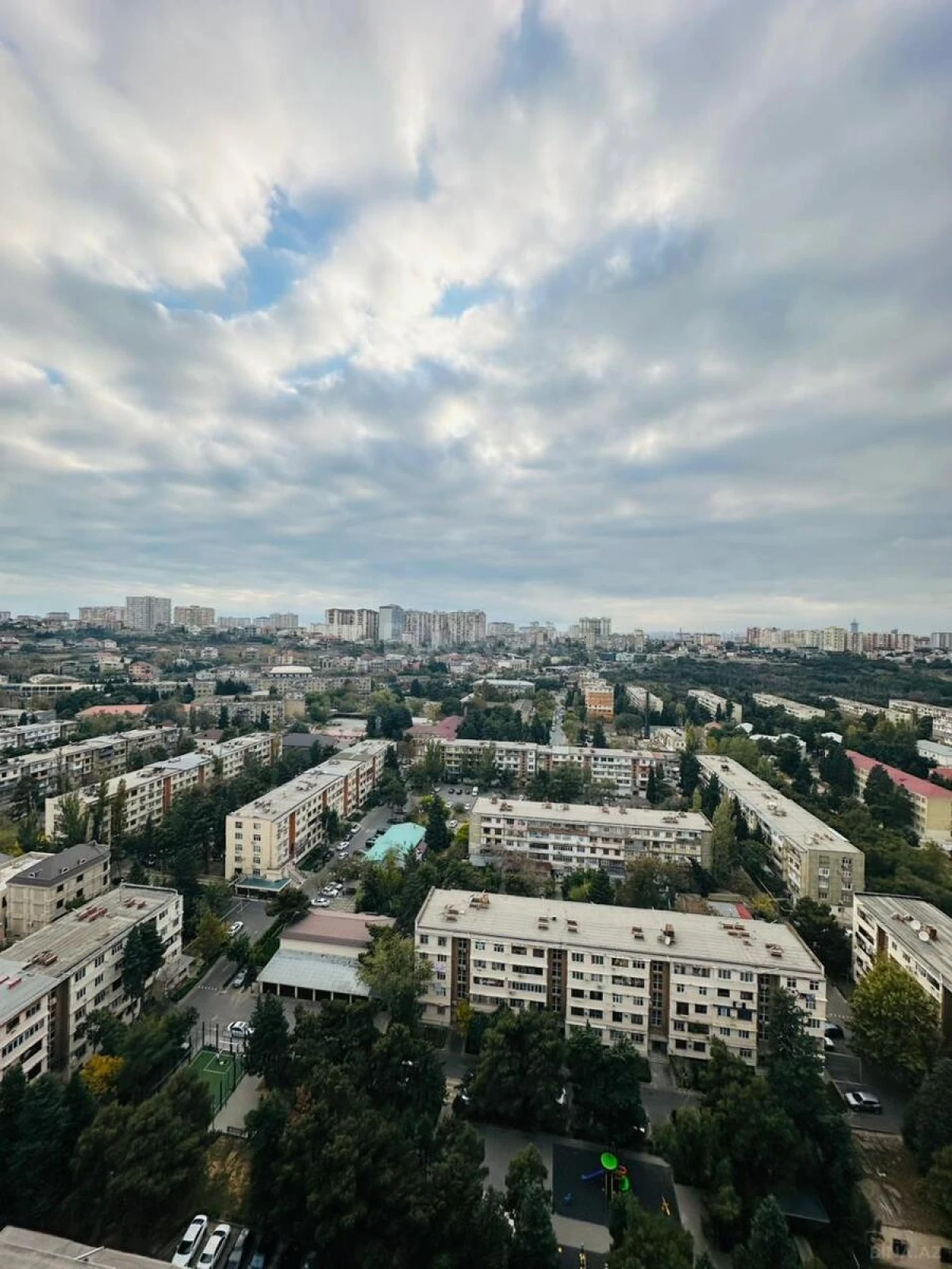 Satılır 3 otaqlı mənzil 137 m²