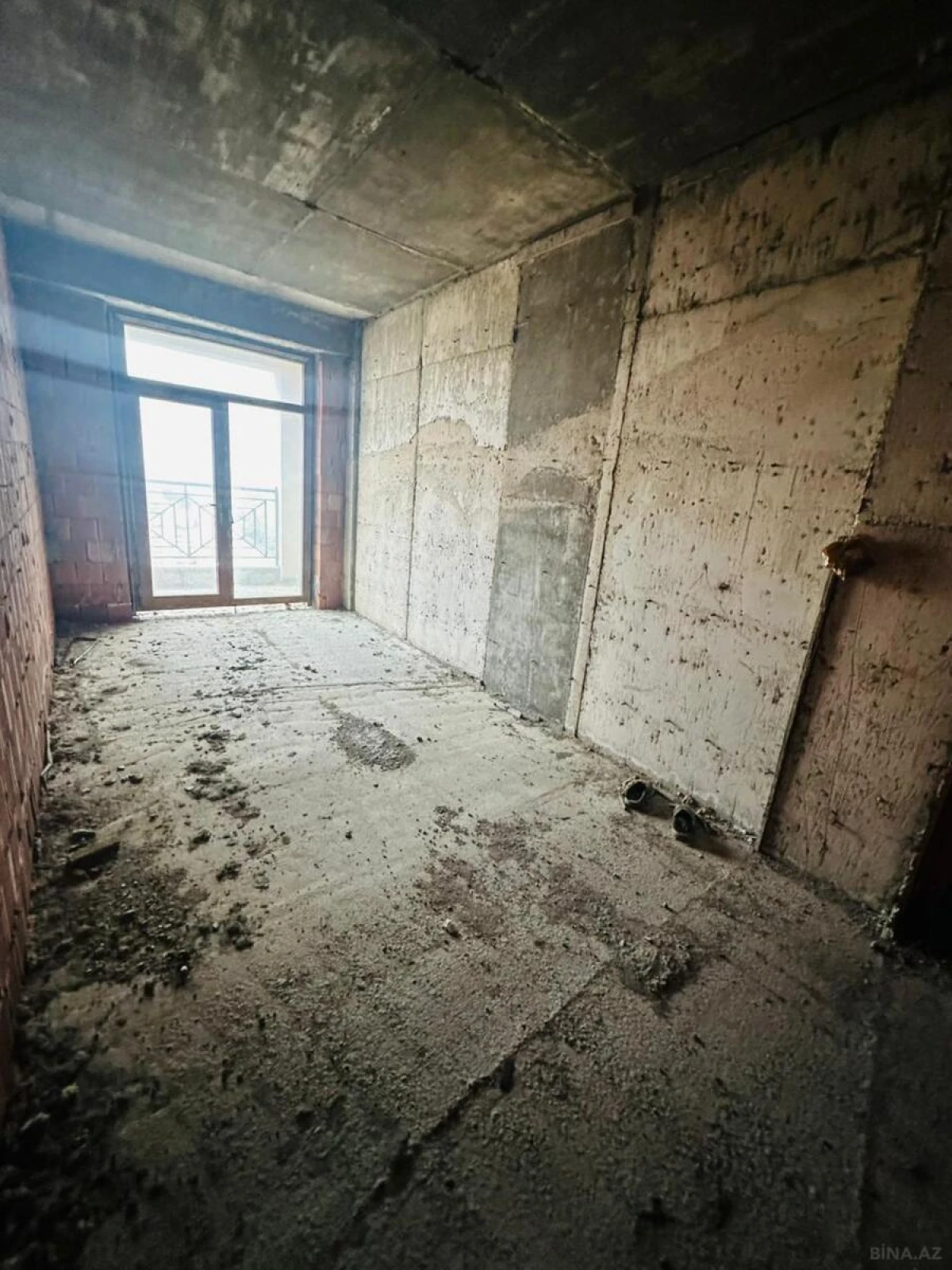 Satılır 3 otaqlı mənzil 137 m²