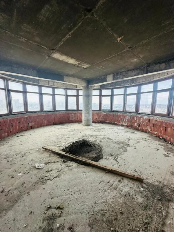 Satılır 3 otaqlı mənzil 137 m²