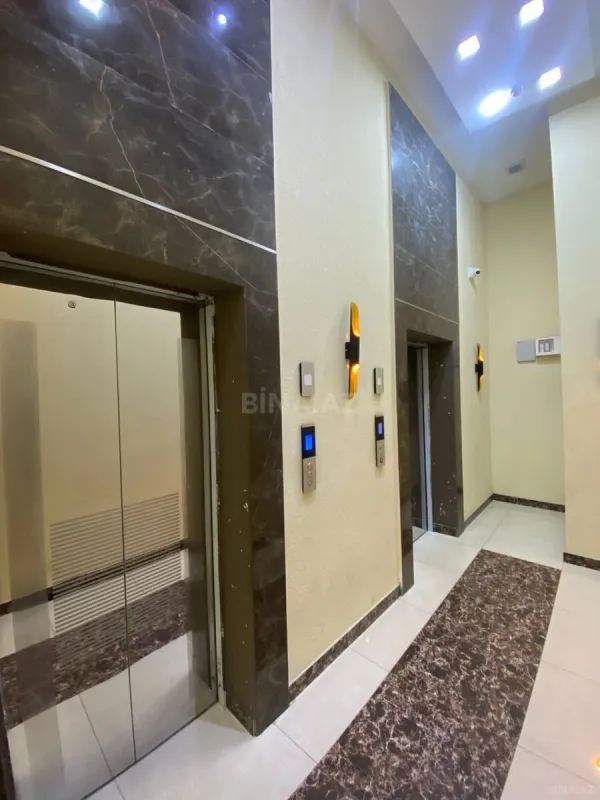 Satılır 3 otaqlı mənzil 137 m²
