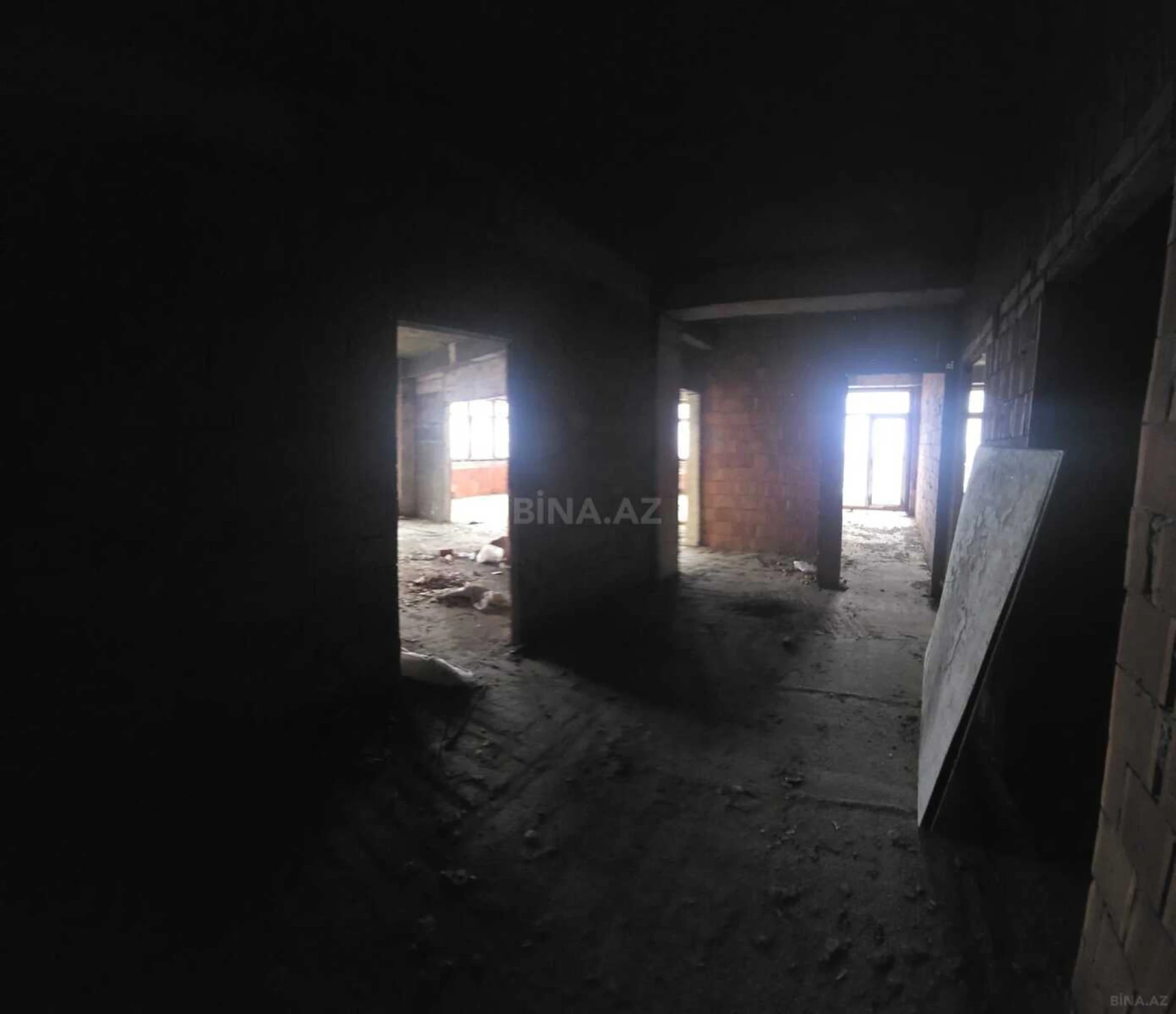 Satılır 3 otaqlı mənzil 137 m²