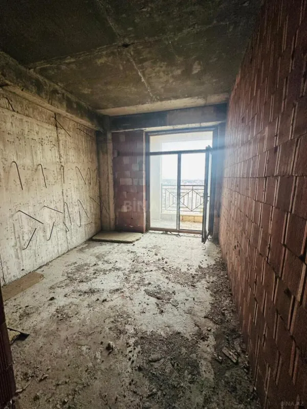 Satılır 3 otaqlı mənzil 137 m²